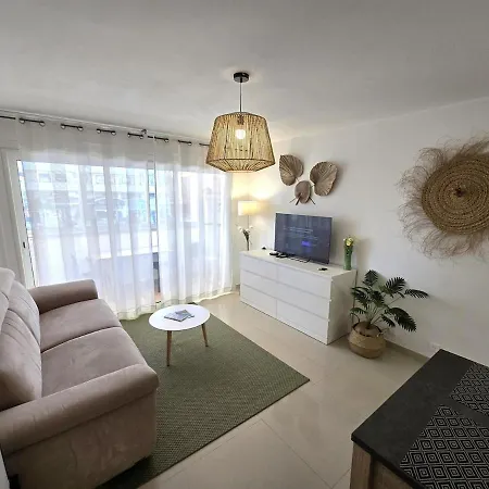 Cocon Bord De Mer, Elegant With Ac And Parking And Wifi דירה